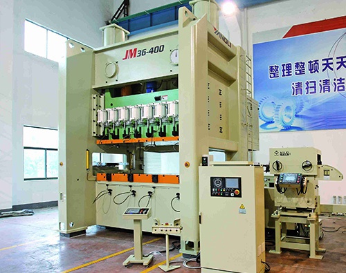 SP1系列龍門單點高精度、高性能壓力機(jī) SP1系列龍門單點高精度、高性能壓力機(jī) 了解產(chǎn)品 SP2系列龍門雙點高精度、高性能壓力機(jī) SP2系列龍門雙點高精度、高性能壓力機(jī) 了解產(chǎn)品 JM31/JMD31系列龍門型單點高性能壓力機(jī)（標(biāo)準(zhǔn)型、定制型） JM31/JMD31系列龍門型單點高性能壓力機(jī)（標(biāo)準(zhǔn)型、定制型） 了解產(chǎn)品 JM36/JMD36系列龍門型雙點高性能壓力機(jī)（標(biāo)準(zhǔn)型、定制型） JM36/JMD36系列龍門型雙點高性能壓力機(jī)（標(biāo)準(zhǔn)型、定制型）